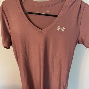 UNDER ARMOR TOP SIZE XS